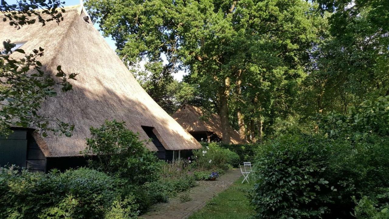 Отель Aan De Dwarsweg Uffelte Экстерьер фото