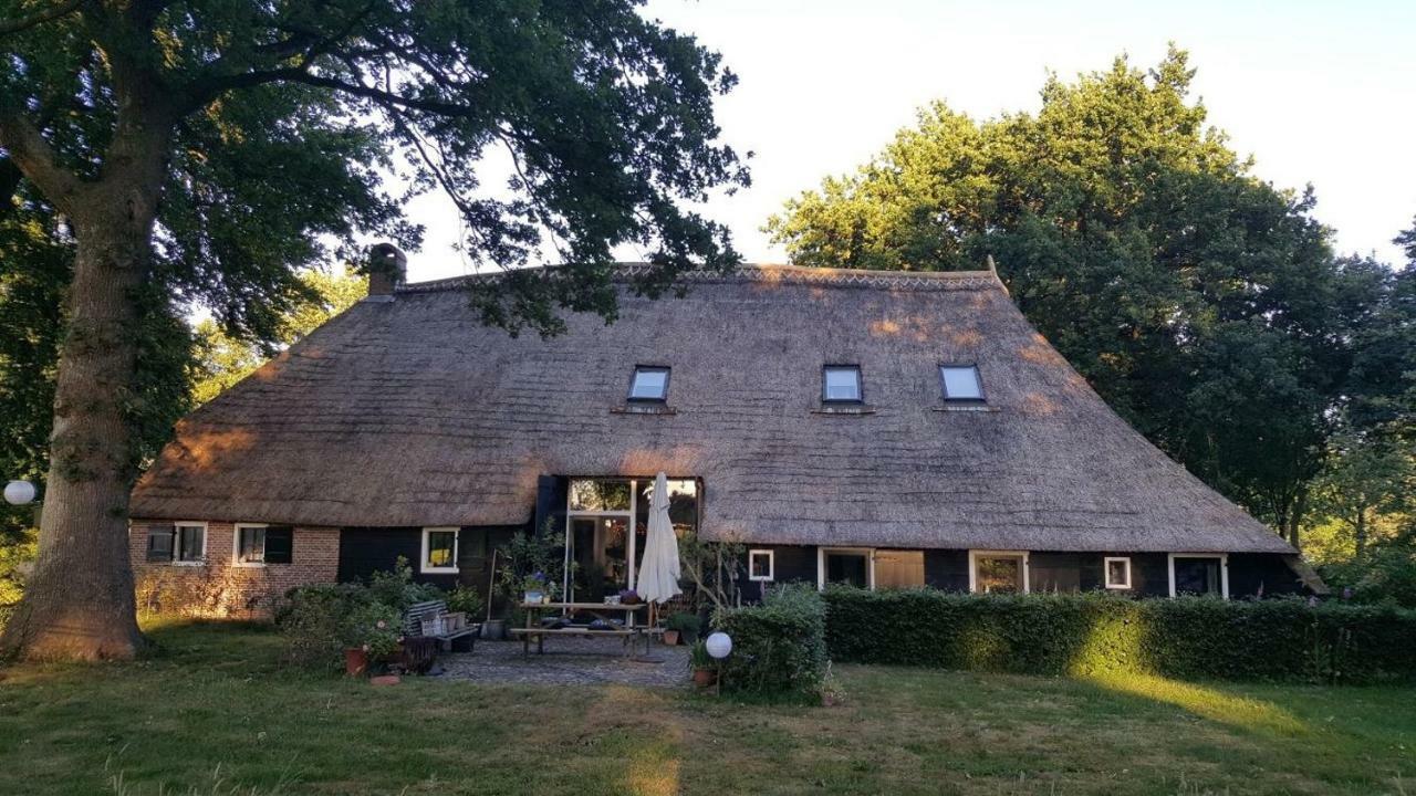 Отель Aan De Dwarsweg Uffelte Экстерьер фото